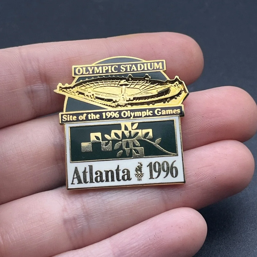 1996 Atlanta Olympics‎ Olympic Stadium Lapel Hat Pin B1B